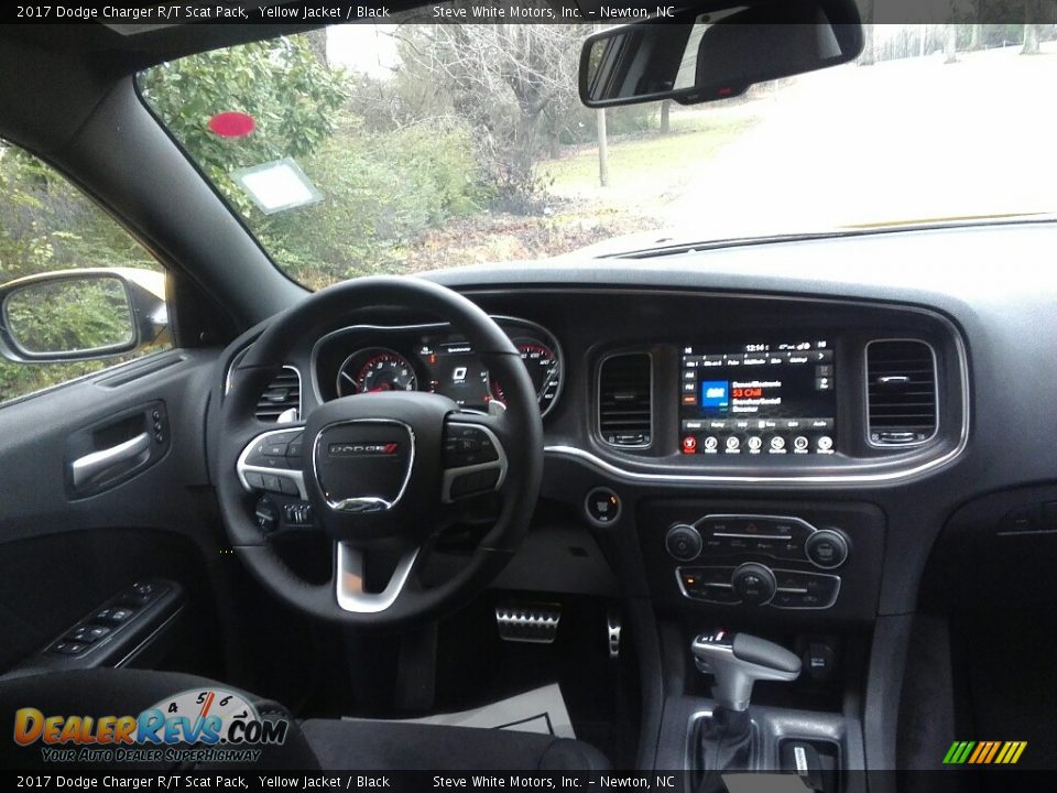 Dashboard of 2017 Dodge Charger R/T Scat Pack Photo #15