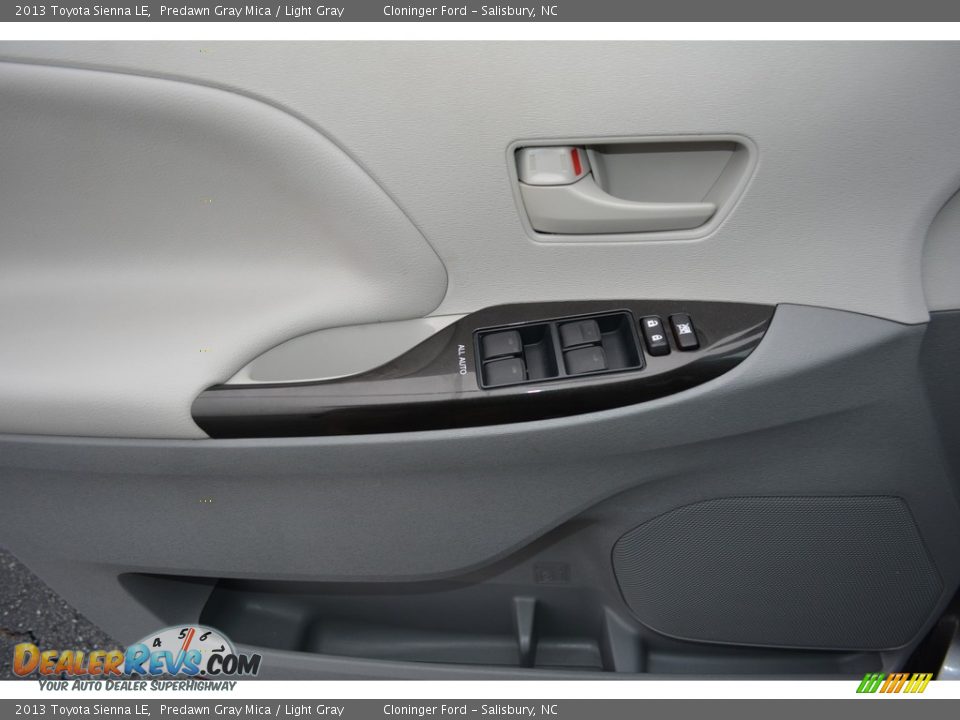 2013 Toyota Sienna LE Predawn Gray Mica / Light Gray Photo #8