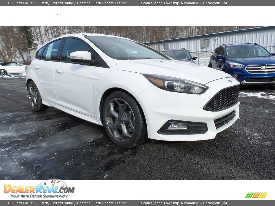 Front 3/4 View of 2017 Ford Focus ST Hatch Photo #5