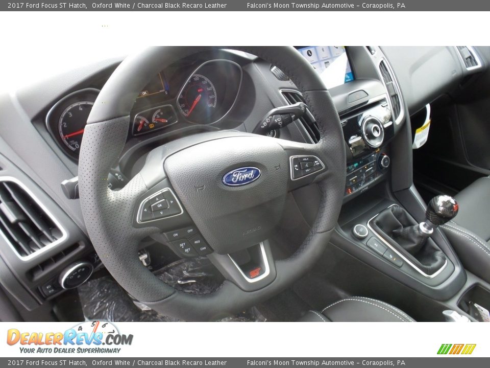 2017 Ford Focus ST Hatch Steering Wheel Photo #14