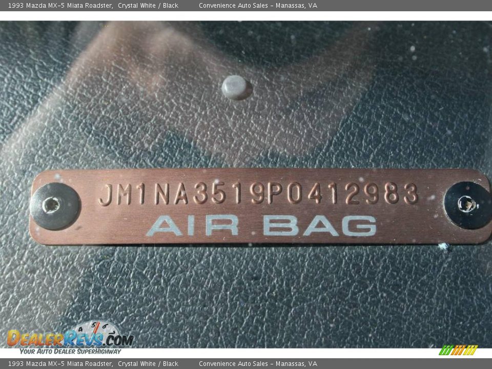 1993 Mazda MX-5 Miata Roadster Crystal White / Black Photo #9