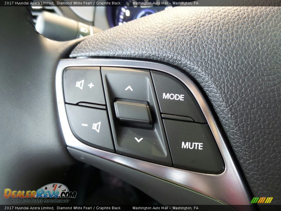 Controls of 2017 Hyundai Azera Limited Photo #26
