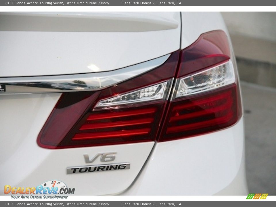 2017 Honda Accord Touring Sedan White Orchid Pearl / Ivory Photo #4