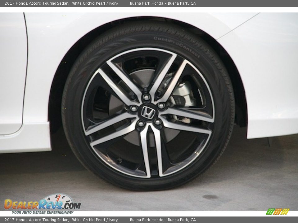 2017 Honda Accord Touring Sedan White Orchid Pearl / Ivory Photo #5