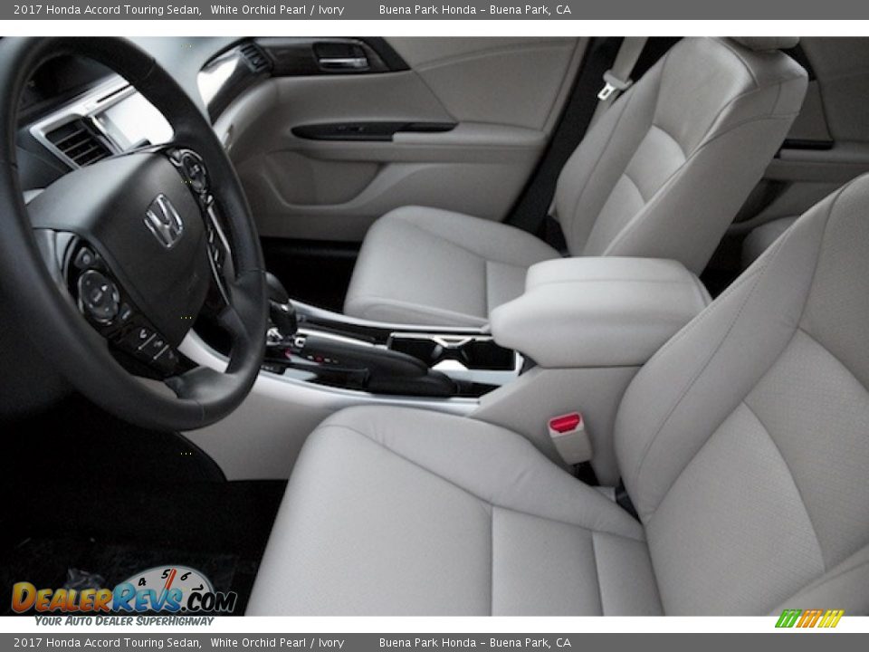 2017 Honda Accord Touring Sedan White Orchid Pearl / Ivory Photo #9