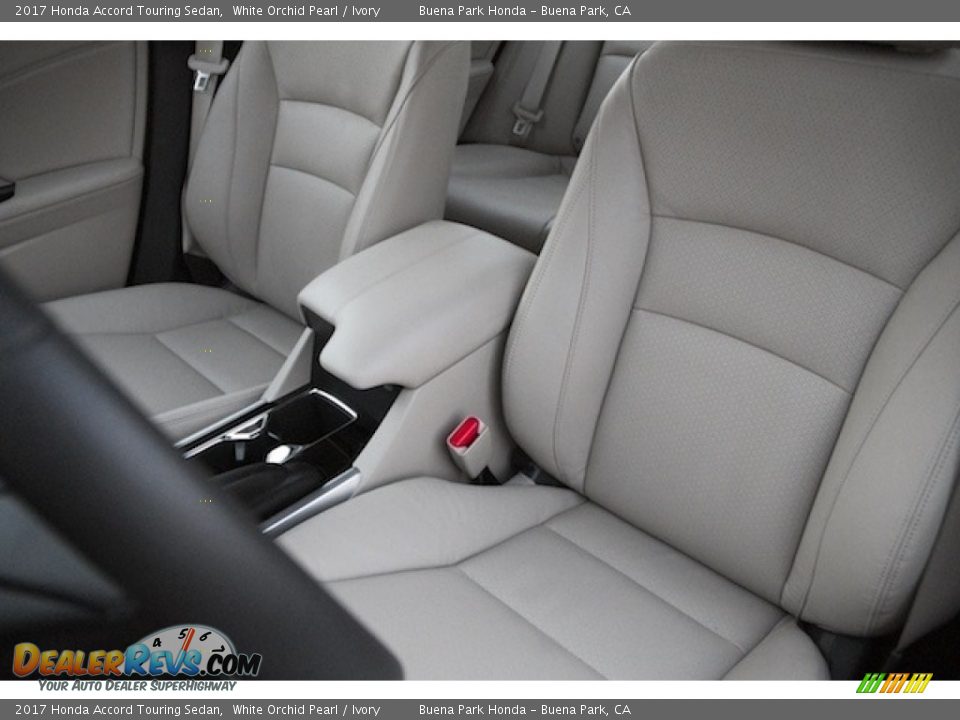 2017 Honda Accord Touring Sedan White Orchid Pearl / Ivory Photo #11