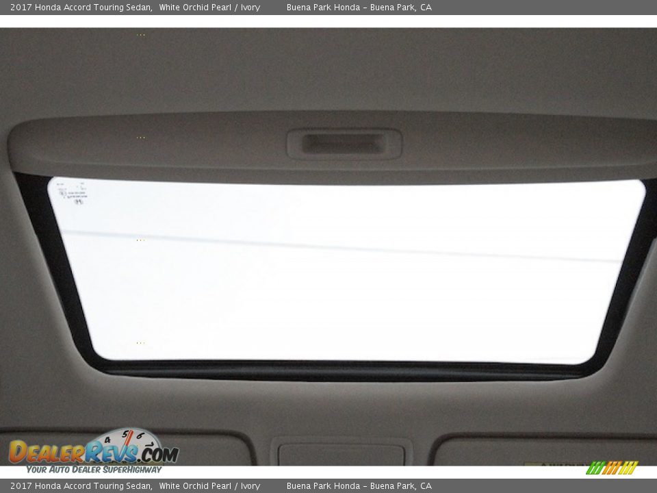 2017 Honda Accord Touring Sedan White Orchid Pearl / Ivory Photo #14