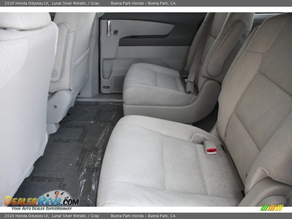 2016 Honda Odyssey LX Lunar Silver Metallic / Gray Photo #11