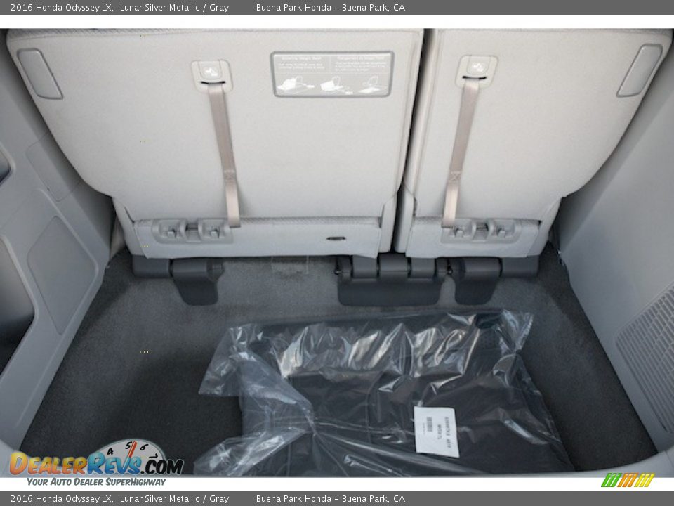2016 Honda Odyssey LX Lunar Silver Metallic / Gray Photo #16