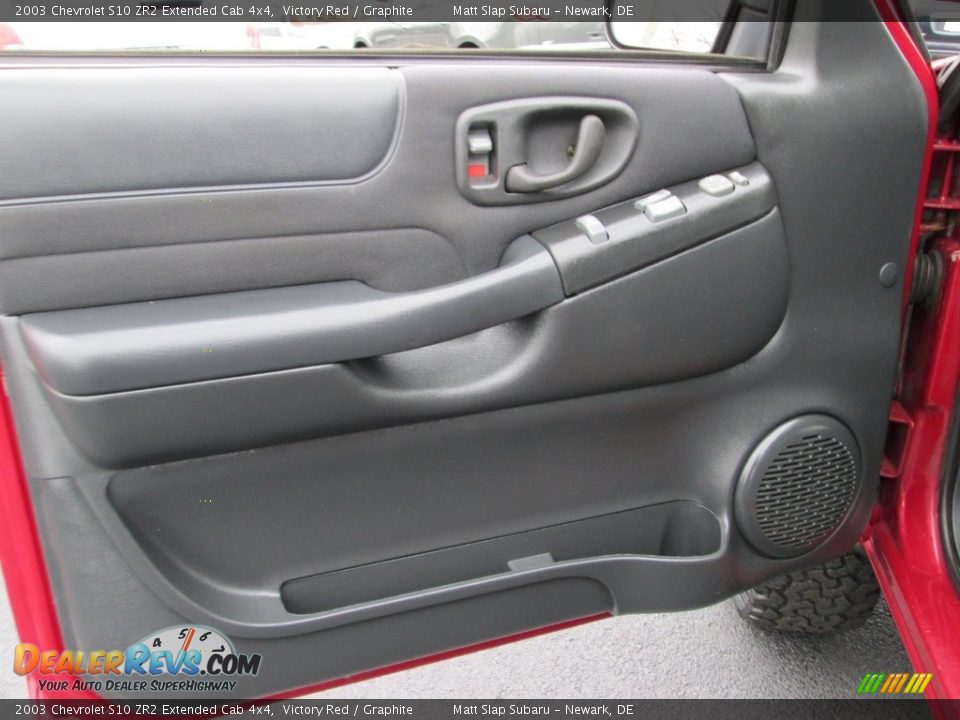 2003 Chevrolet S10 ZR2 Extended Cab 4x4 Victory Red / Graphite Photo #12