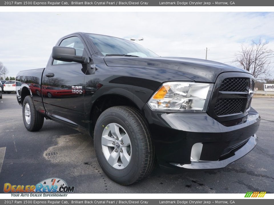 Front 3/4 View of 2017 Ram 1500 Express Regular Cab Photo #4