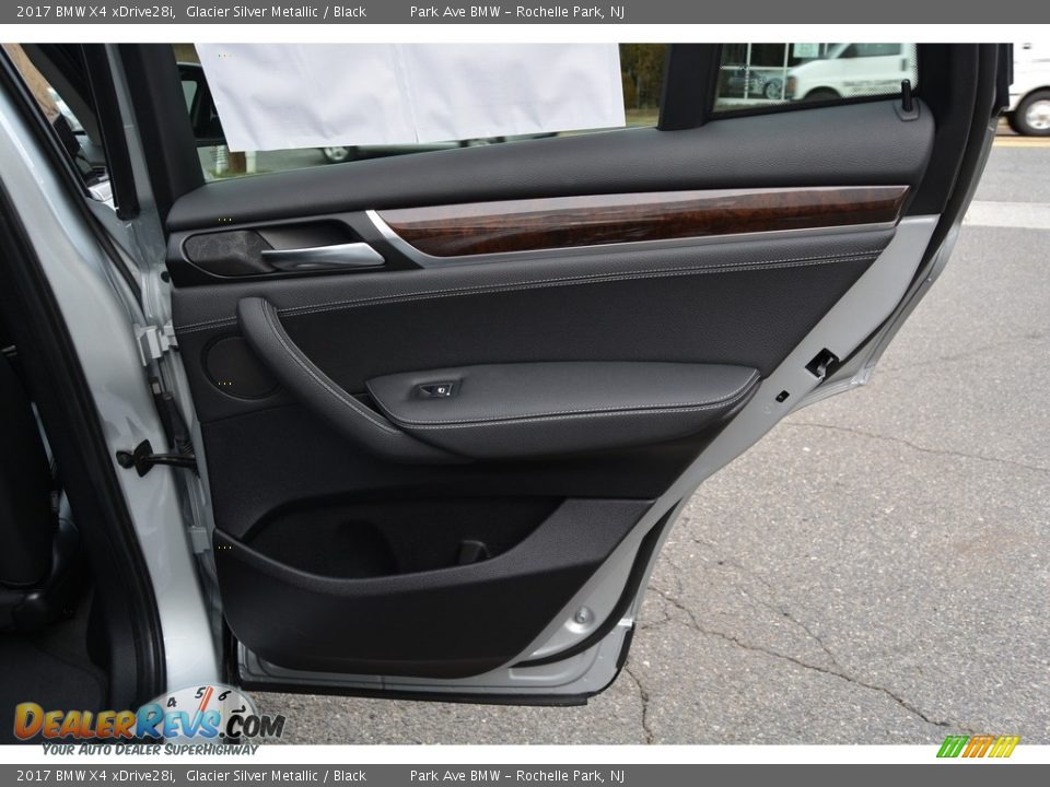 Door Panel of 2017 BMW X4 xDrive28i Photo #24