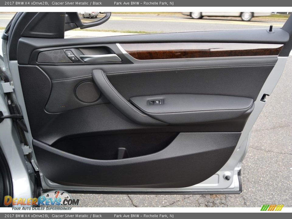Door Panel of 2017 BMW X4 xDrive28i Photo #26