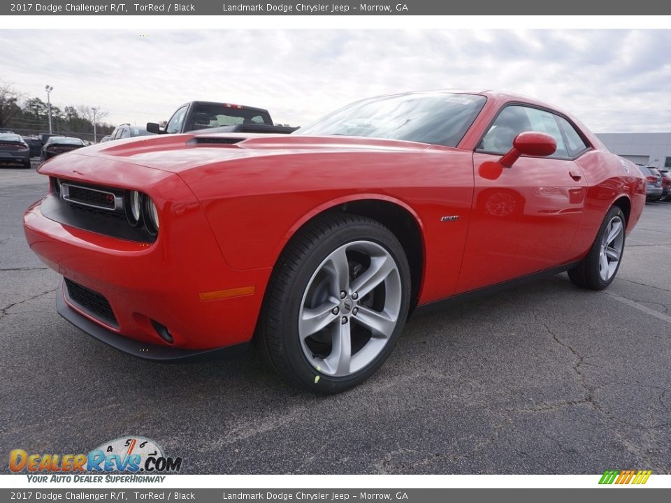 Front 3/4 View of 2017 Dodge Challenger R/T Photo #1