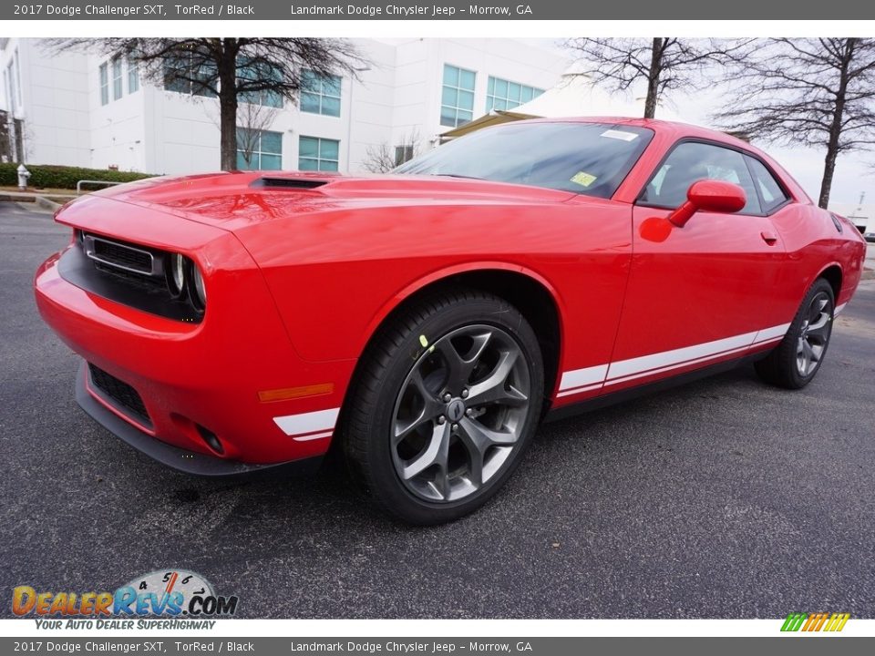Front 3/4 View of 2017 Dodge Challenger SXT Photo #1