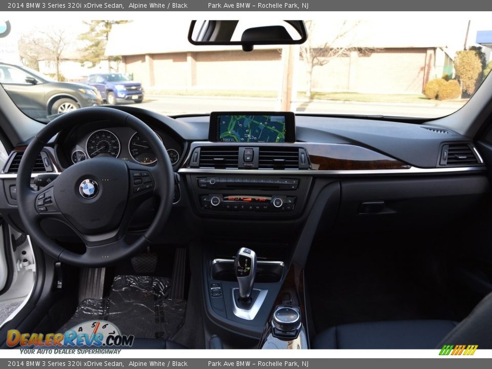 2014 BMW 3 Series 320i xDrive Sedan Alpine White / Black Photo #15