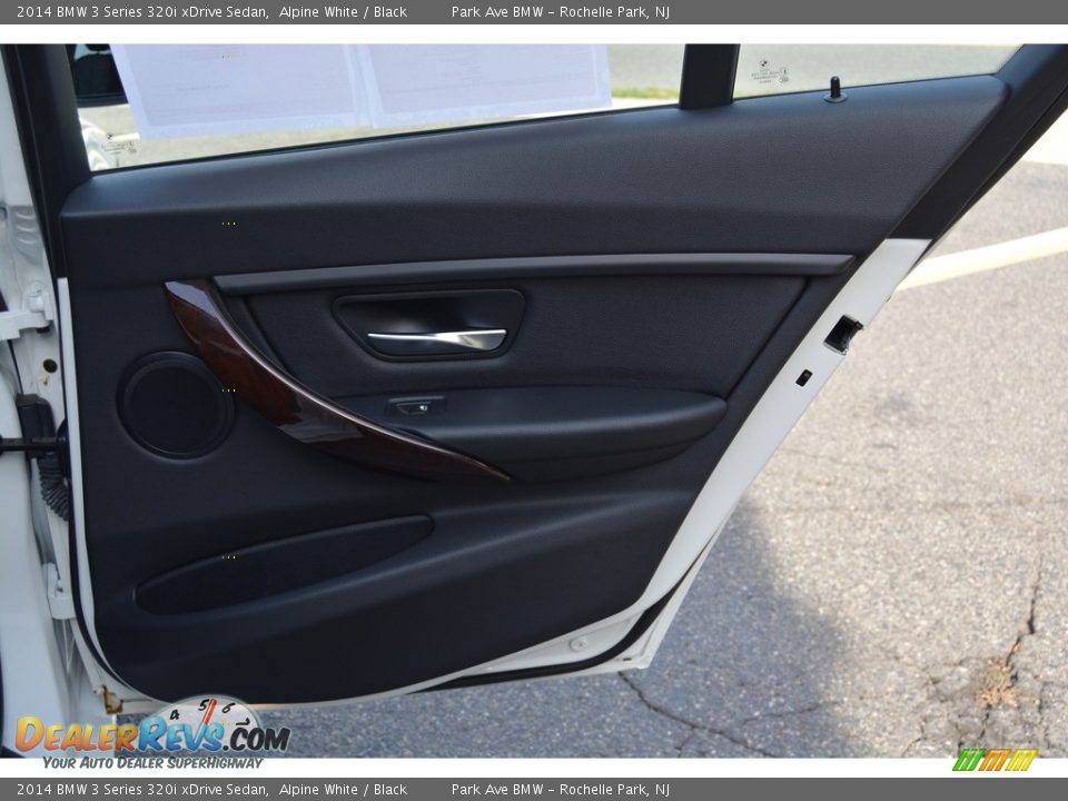 2014 BMW 3 Series 320i xDrive Sedan Alpine White / Black Photo #24