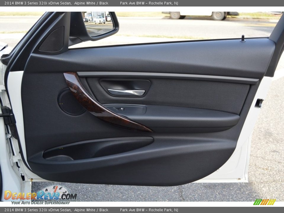 2014 BMW 3 Series 320i xDrive Sedan Alpine White / Black Photo #26