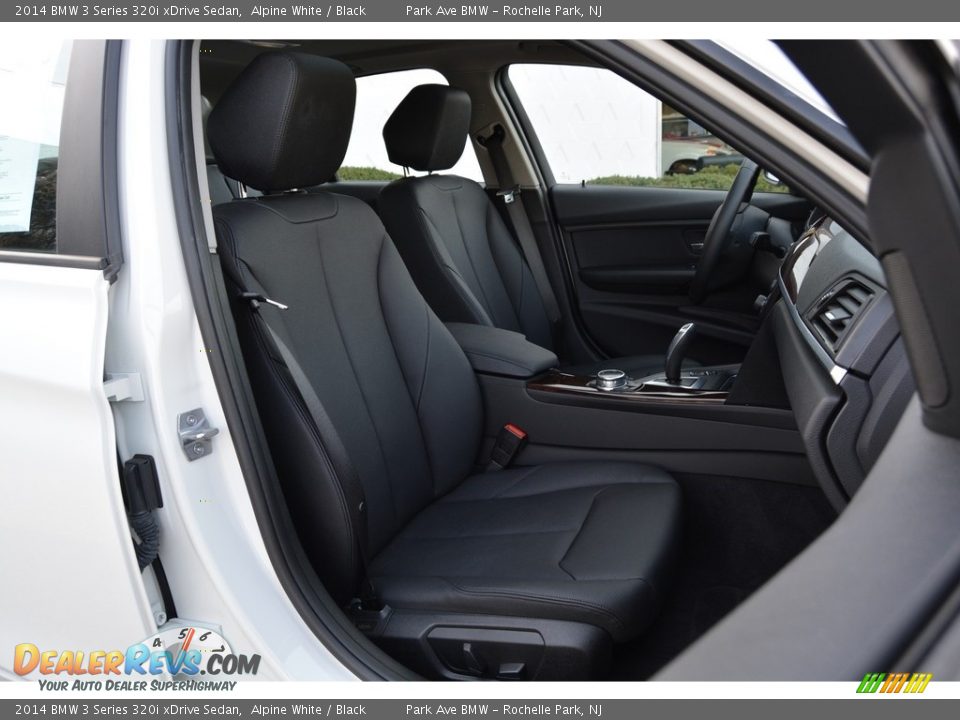 2014 BMW 3 Series 320i xDrive Sedan Alpine White / Black Photo #29