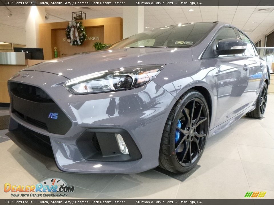 Front 3/4 View of 2017 Ford Focus RS Hatch Photo #5