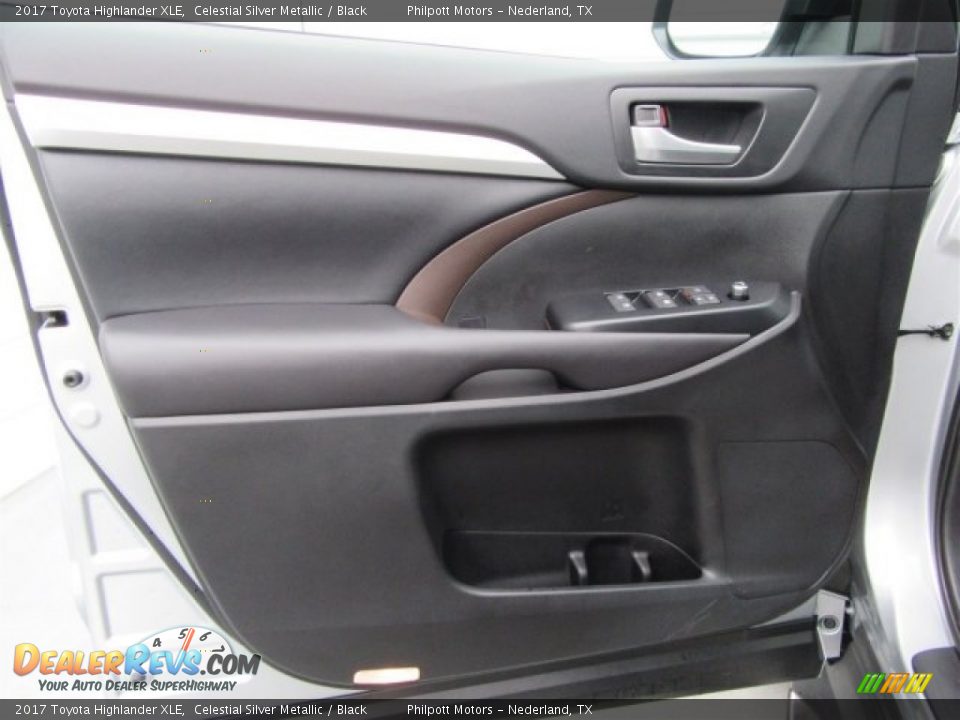Door Panel of 2017 Toyota Highlander XLE Photo #14