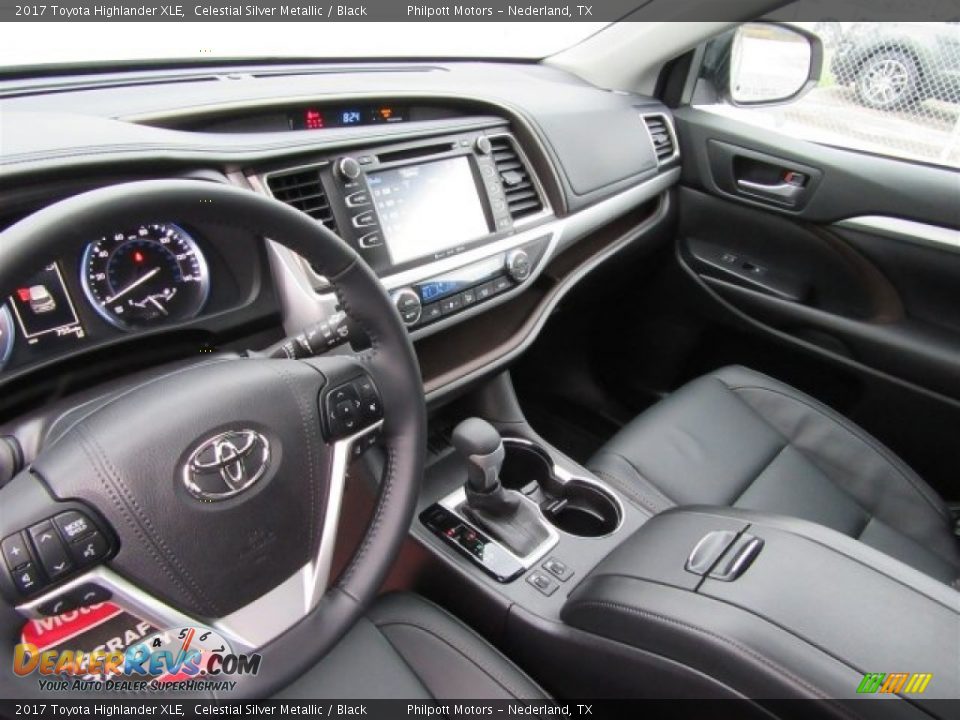 Dashboard of 2017 Toyota Highlander XLE Photo #16