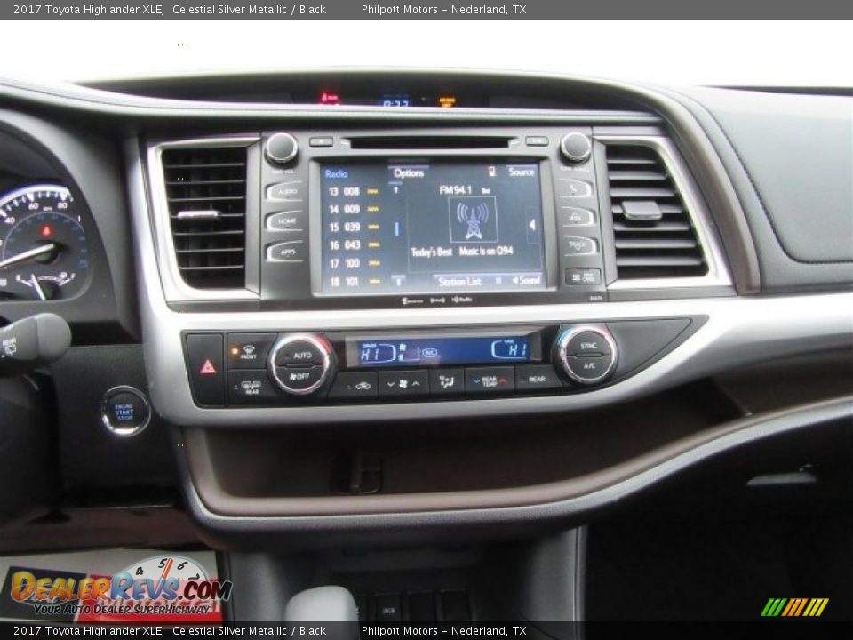 Controls of 2017 Toyota Highlander XLE Photo #23