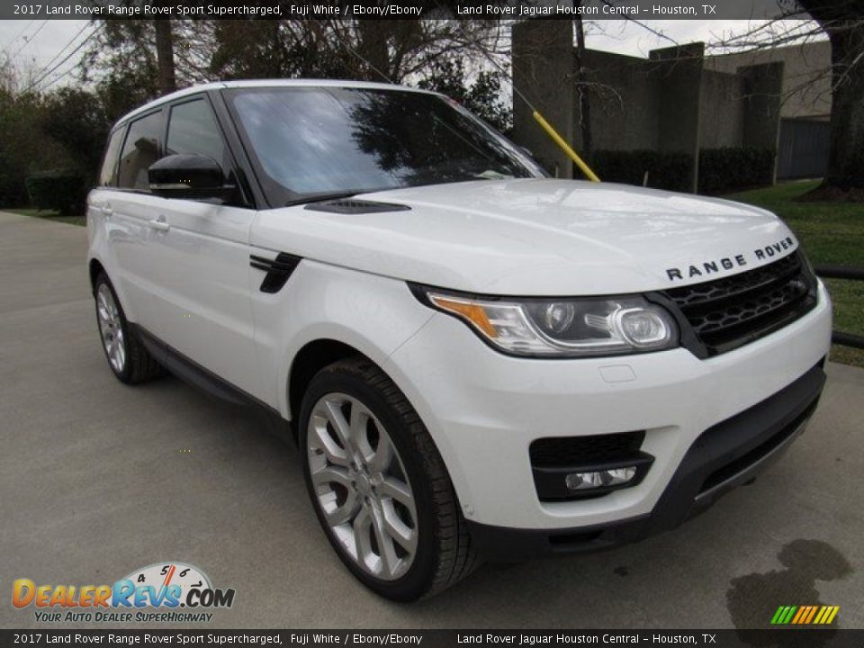 Front 3/4 View of 2017 Land Rover Range Rover Sport Supercharged Photo #2