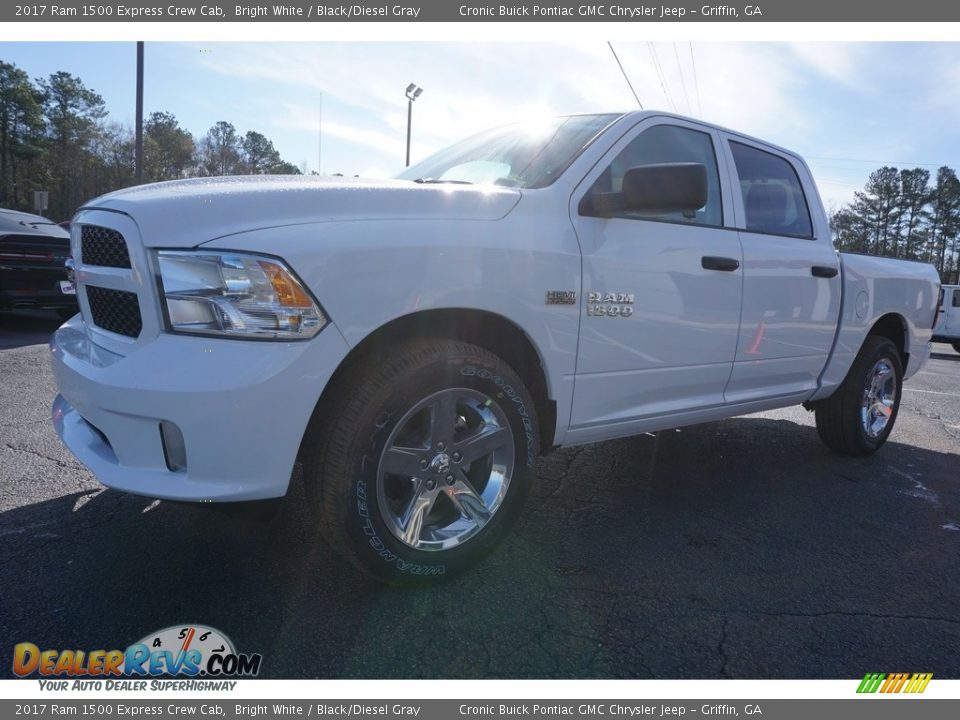 2017 Ram 1500 Express Crew Cab Bright White / Black/Diesel Gray Photo #3