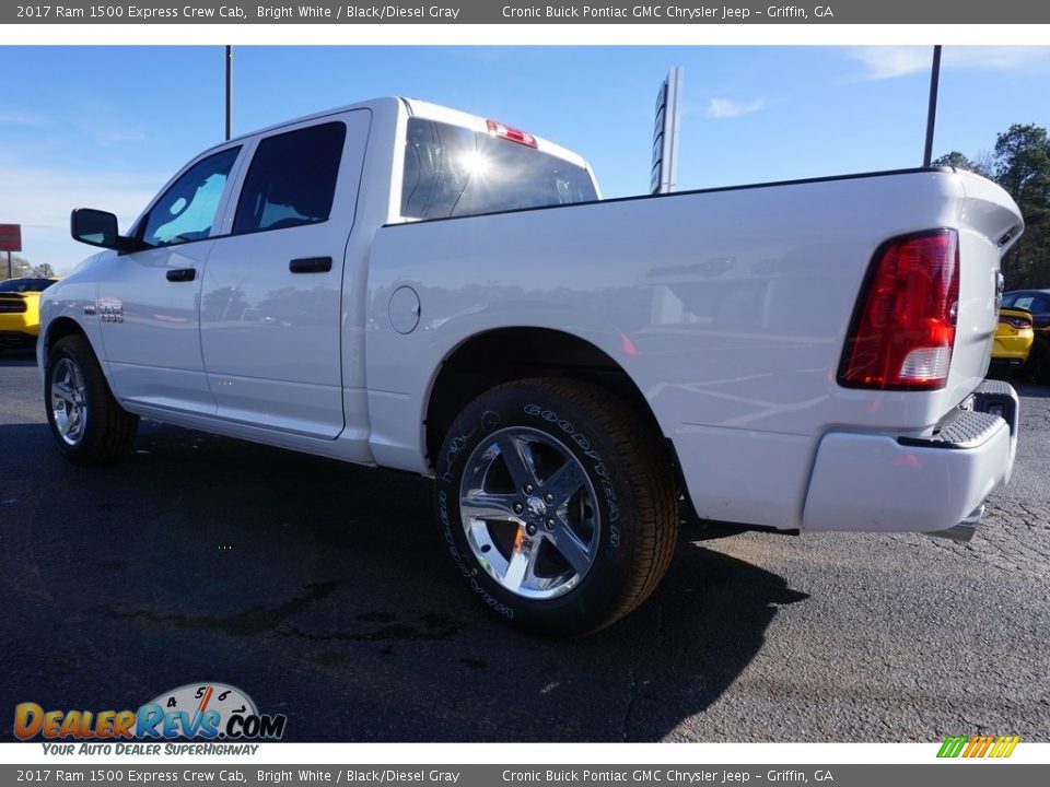 2017 Ram 1500 Express Crew Cab Bright White / Black/Diesel Gray Photo #5