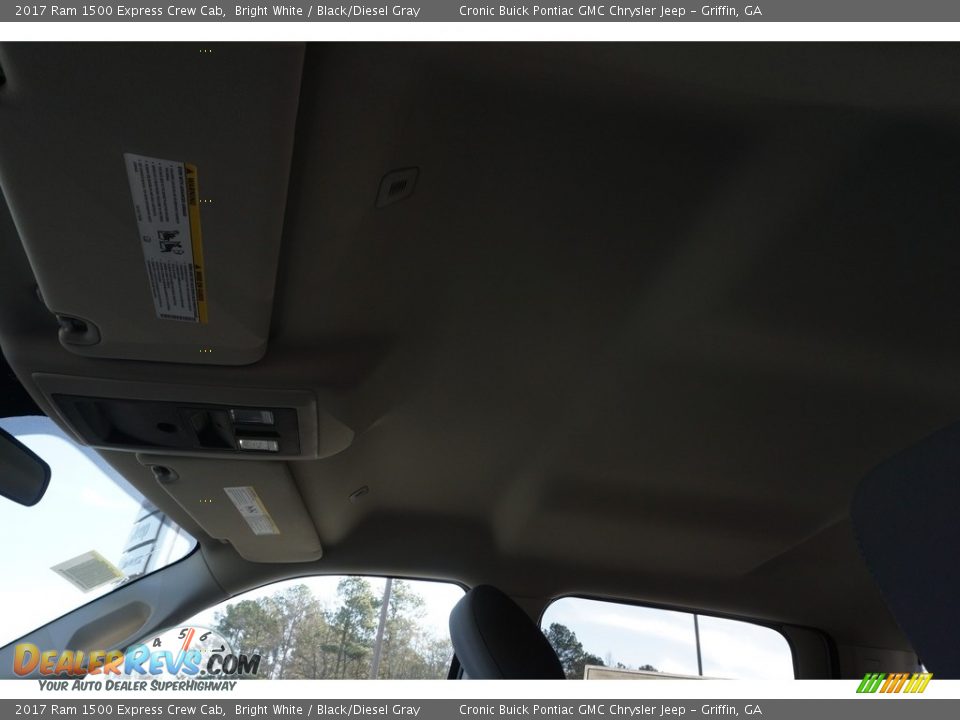 2017 Ram 1500 Express Crew Cab Bright White / Black/Diesel Gray Photo #10