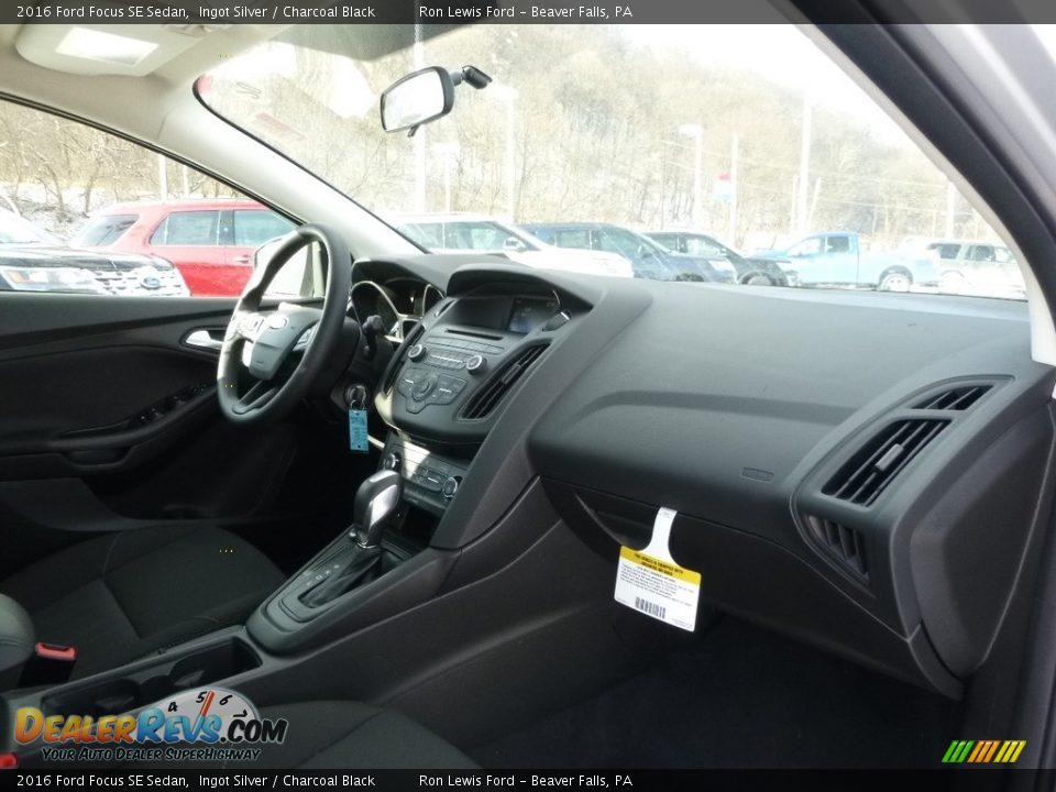 2016 Ford Focus SE Sedan Ingot Silver / Charcoal Black Photo #2