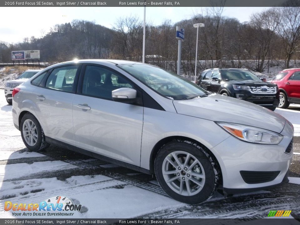 2016 Ford Focus SE Sedan Ingot Silver / Charcoal Black Photo #9