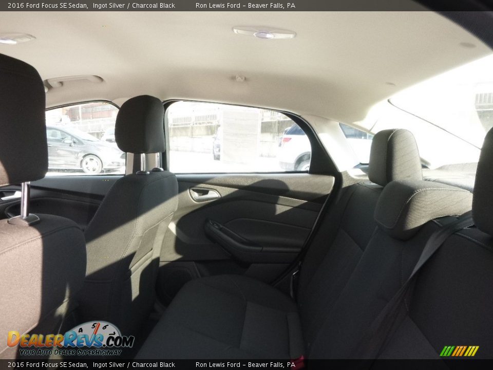 2016 Ford Focus SE Sedan Ingot Silver / Charcoal Black Photo #12