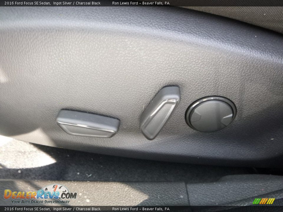 2016 Ford Focus SE Sedan Ingot Silver / Charcoal Black Photo #16