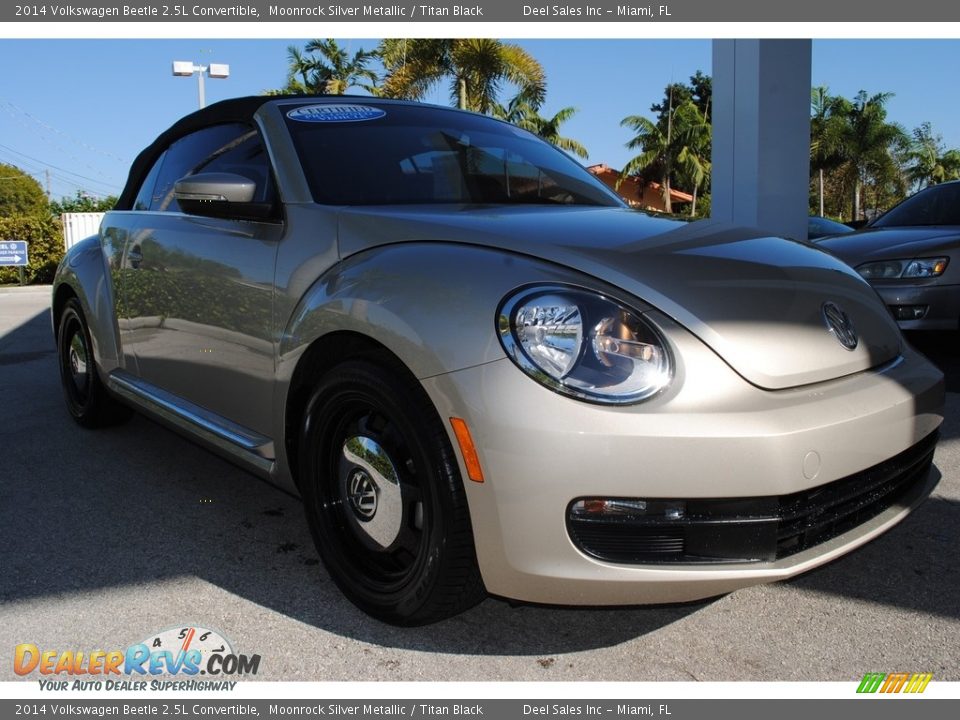 2014 Volkswagen Beetle 2.5L Convertible Moonrock Silver Metallic / Titan Black Photo #2