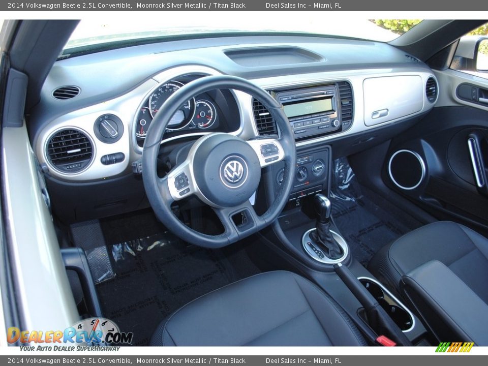 2014 Volkswagen Beetle 2.5L Convertible Moonrock Silver Metallic / Titan Black Photo #16