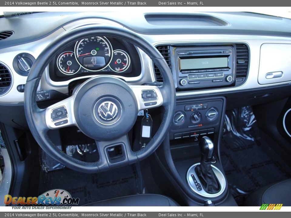 2014 Volkswagen Beetle 2.5L Convertible Moonrock Silver Metallic / Titan Black Photo #18