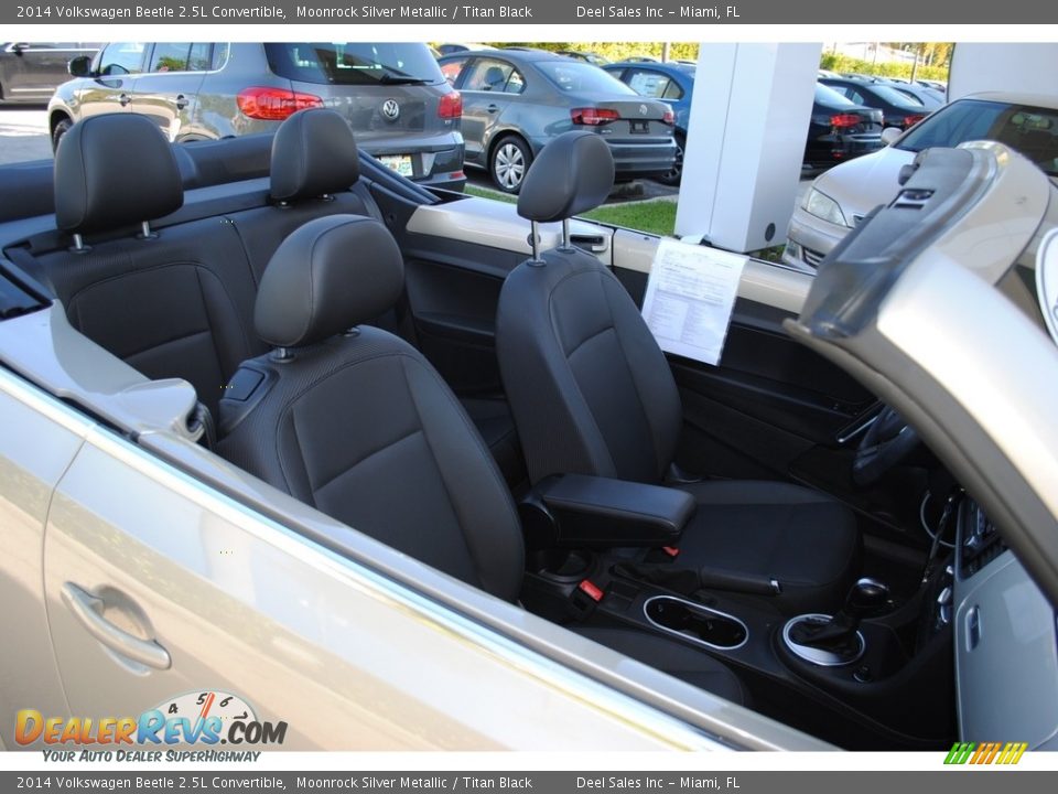 2014 Volkswagen Beetle 2.5L Convertible Moonrock Silver Metallic / Titan Black Photo #19