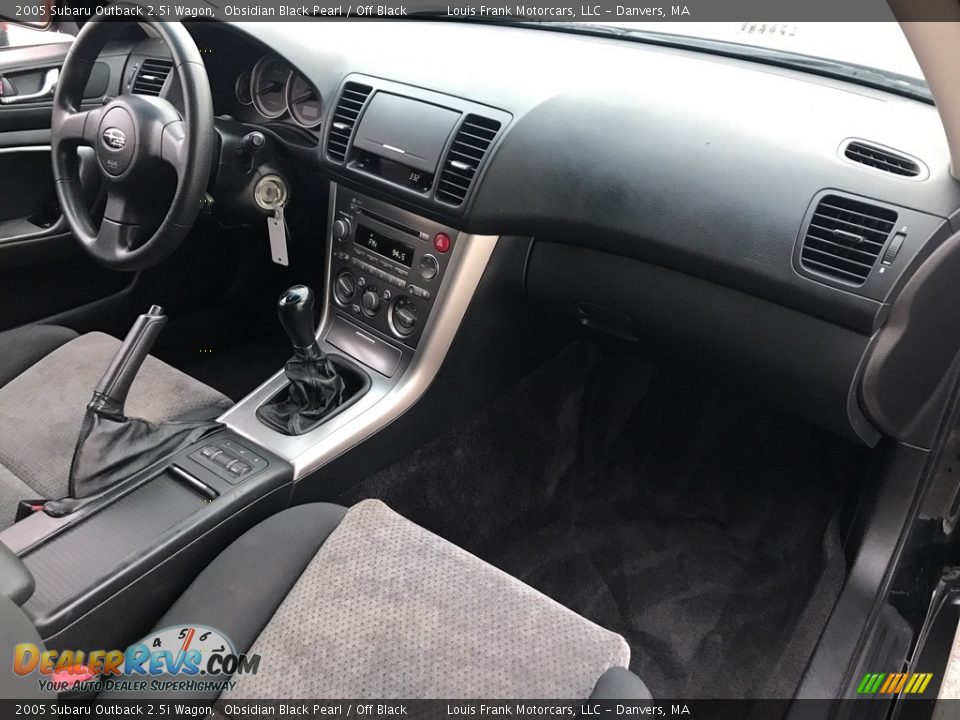 2005 Subaru Outback 2.5i Wagon Obsidian Black Pearl / Off Black Photo #11