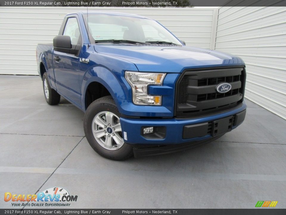 Front 3/4 View of 2017 Ford F150 XL Regular Cab Photo #1