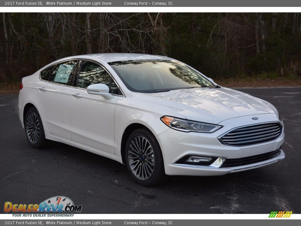 Front 3/4 View of 2017 Ford Fusion SE Photo #1