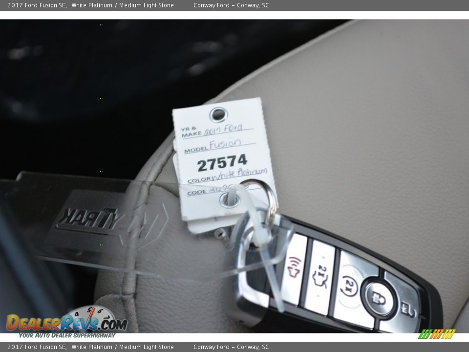 2017 Ford Fusion SE White Platinum / Medium Light Stone Photo #27