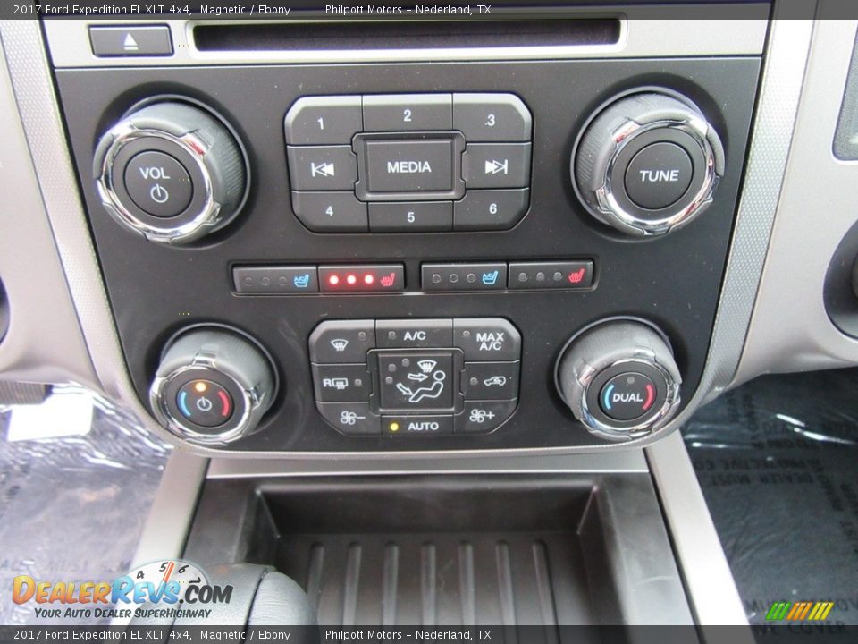 Controls of 2017 Ford Expedition EL XLT 4x4 Photo #32