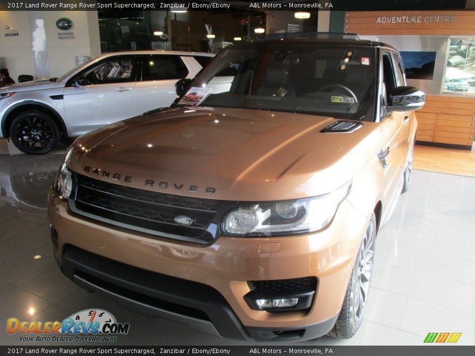 Front 3/4 View of 2017 Land Rover Range Rover Sport Supercharged Photo #1