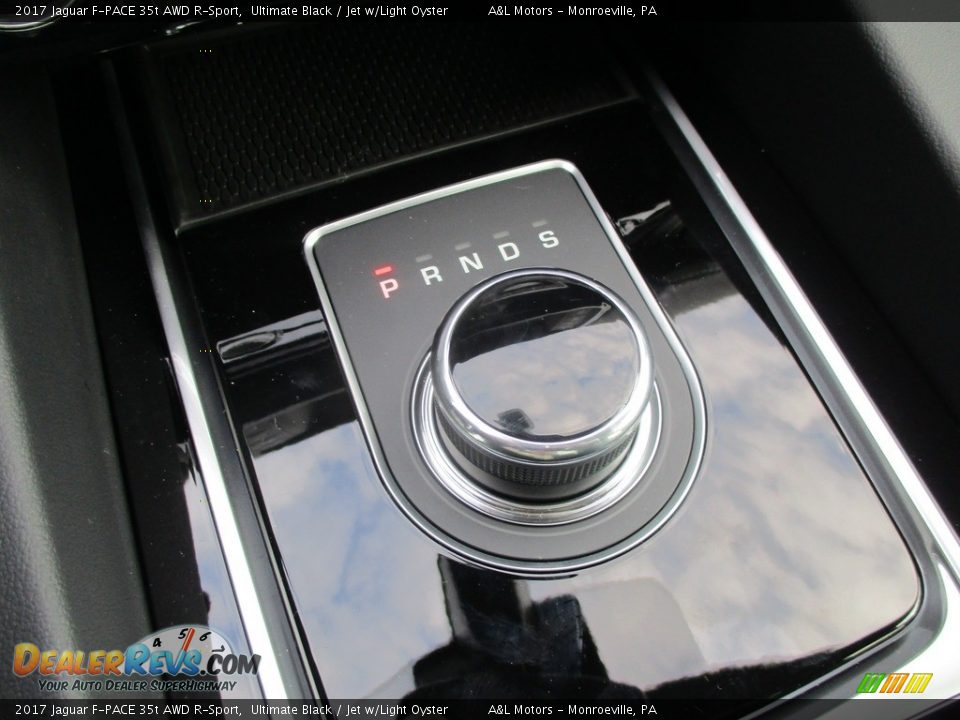2017 Jaguar F-PACE 35t AWD R-Sport Shifter Photo #16