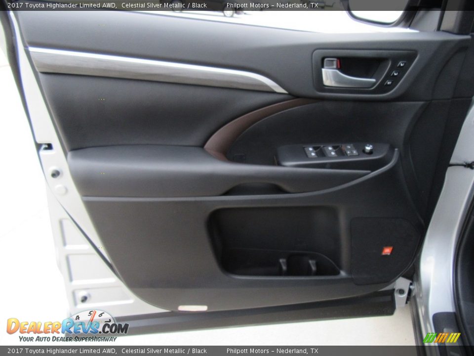 Door Panel of 2017 Toyota Highlander Limited AWD Photo #21