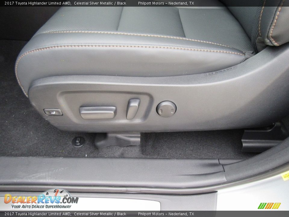 Front Seat of 2017 Toyota Highlander Limited AWD Photo #24