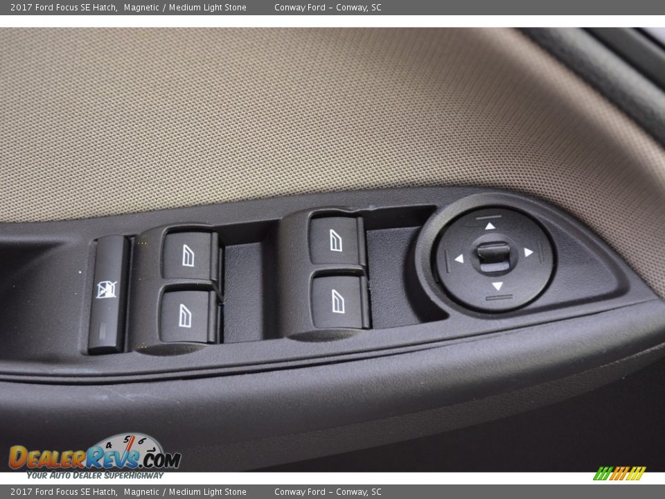 2017 Ford Focus SE Hatch Magnetic / Medium Light Stone Photo #23