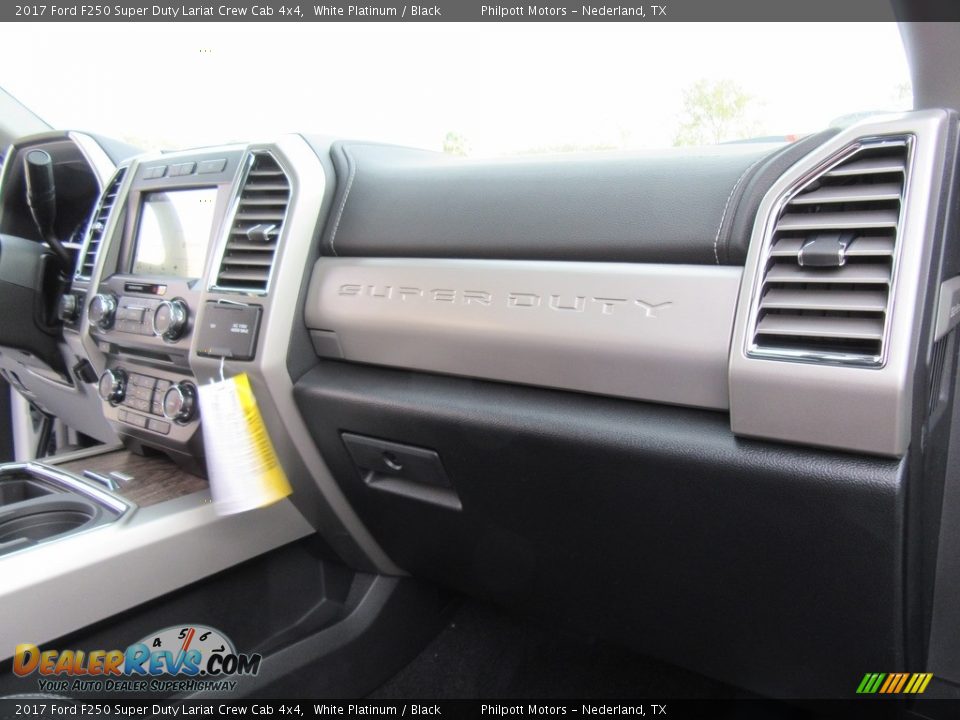 2017 Ford F250 Super Duty Lariat Crew Cab 4x4 White Platinum / Black Photo #18